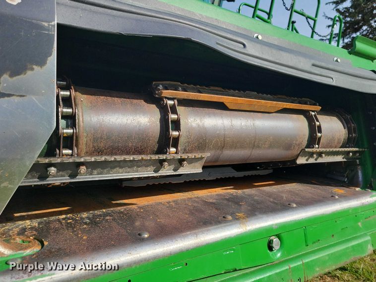 image for item EA2584 2019 John Deere  S760 combine