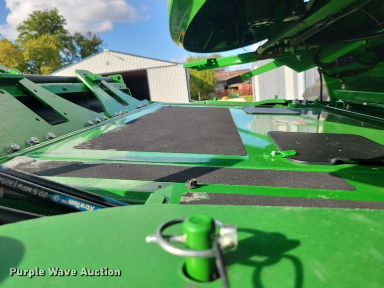 image for item EA2584 2019 John Deere  S760 combine