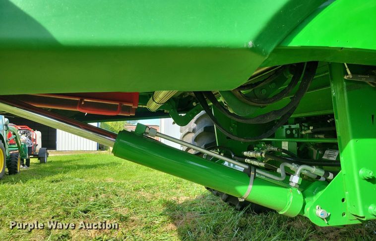 image for item EA2584 2019 John Deere  S760 combine