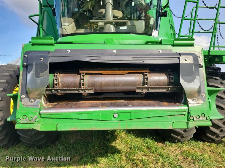 image for item EA2584 2019 John Deere  S760 combine