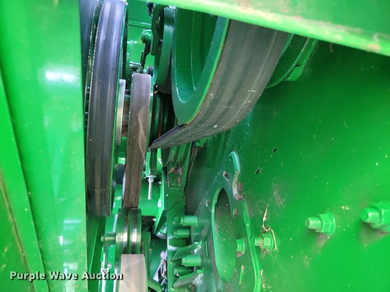 image for item EA2584 2019 John Deere  S760 combine