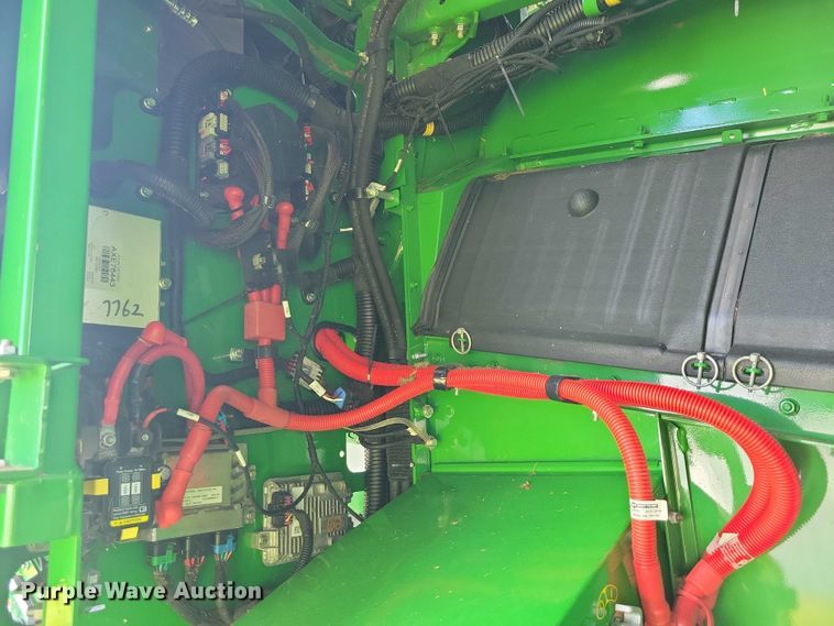 image for item EA2584 2019 John Deere  S760 combine