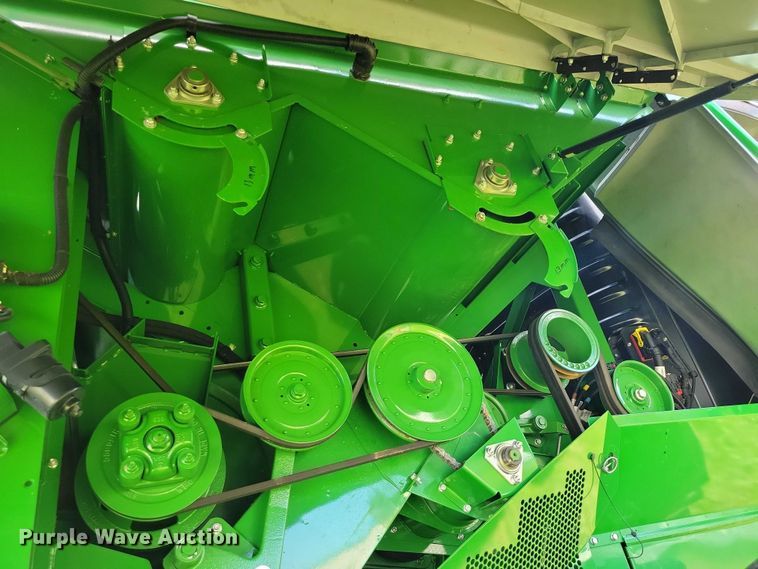 image for item EA2584 2019 John Deere  S760 combine