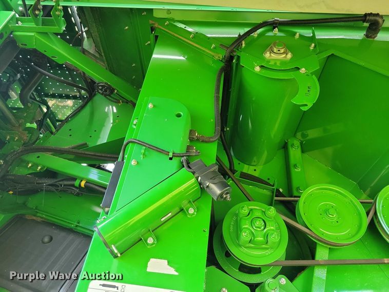 image for item EA2584 2019 John Deere  S760 combine
