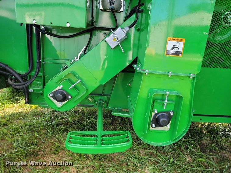 image for item EA2584 2019 John Deere  S760 combine