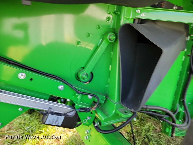 image for item EA2584 2019 John Deere  S760 combine