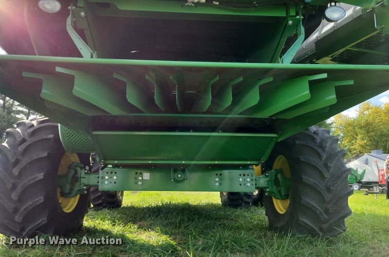 image for item EA2584 2019 John Deere  S760 combine