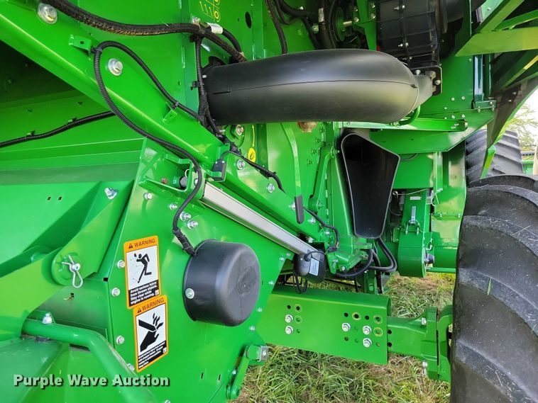 image for item EA2584 2019 John Deere  S760 combine