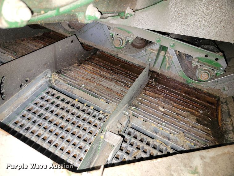 image for item EA2584 2019 John Deere  S760 combine