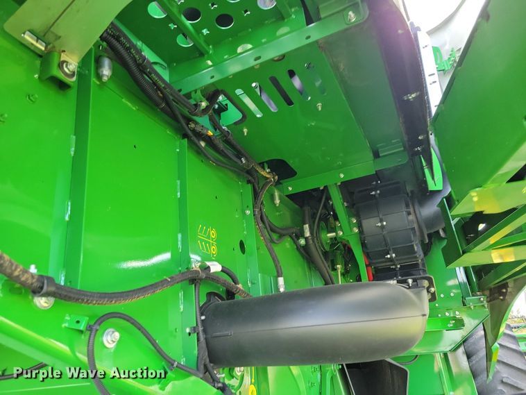 image for item EA2584 2019 John Deere  S760 combine
