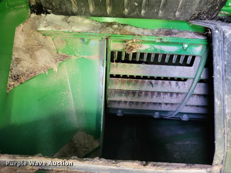 image for item EA2584 2019 John Deere  S760 combine