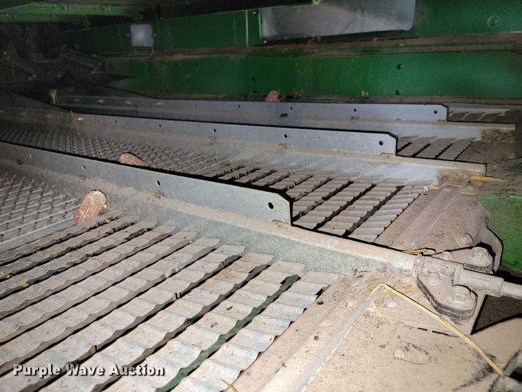 image for item EA2584 2019 John Deere  S760 combine