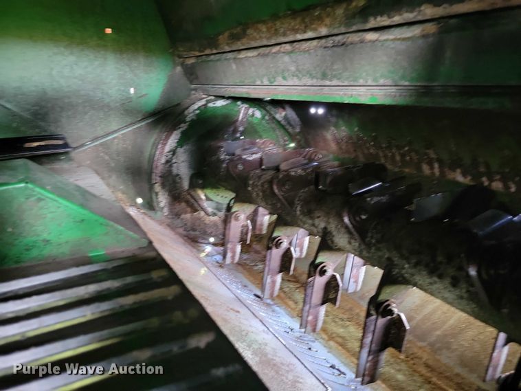 image for item EA2584 2019 John Deere  S760 combine