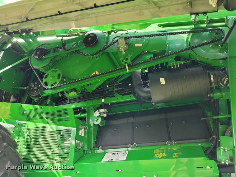 image for item EA2584 2019 John Deere  S760 combine