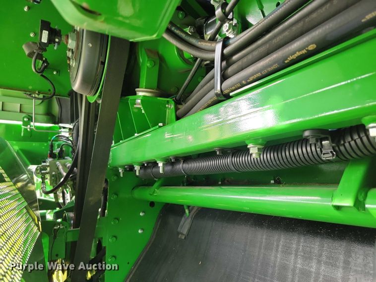image for item EA2584 2019 John Deere  S760 combine