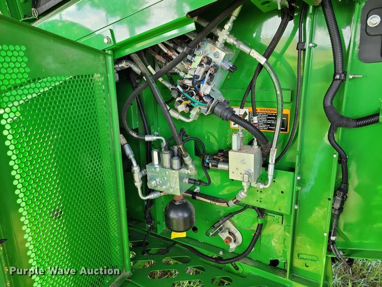 image for item EA2584 2019 John Deere  S760 combine
