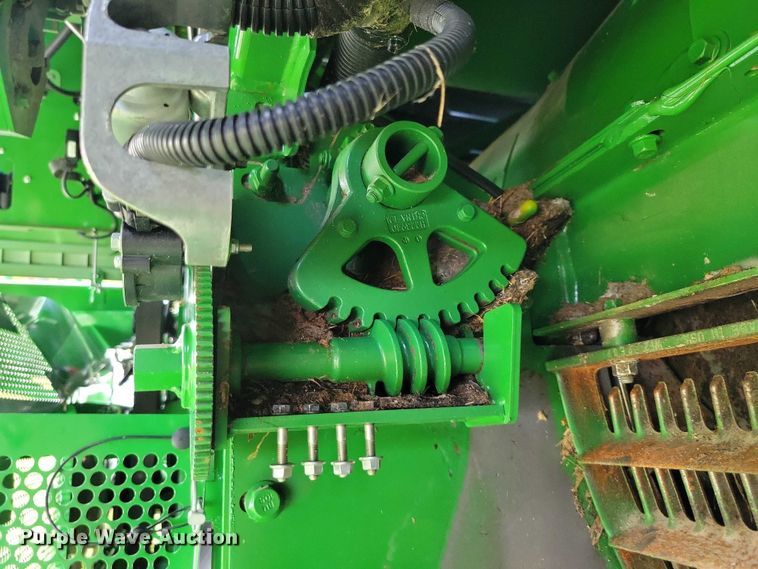 image for item EA2584 2019 John Deere  S760 combine