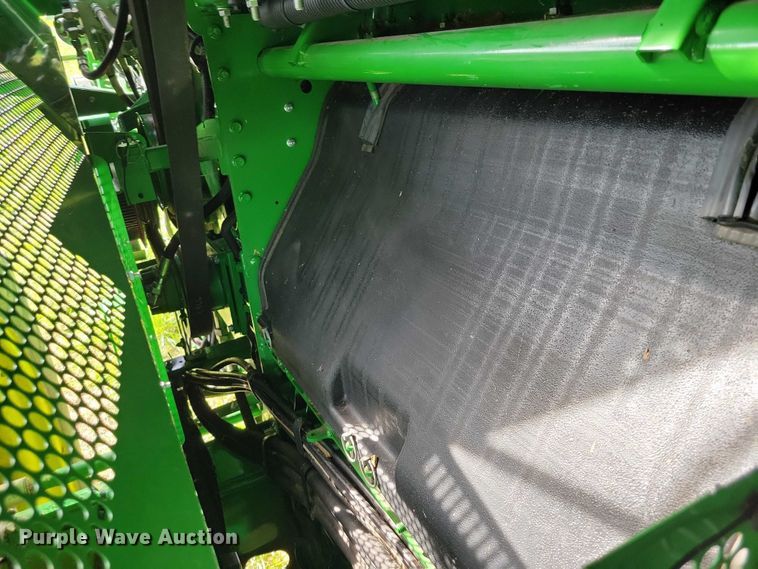 image for item EA2584 2019 John Deere  S760 combine