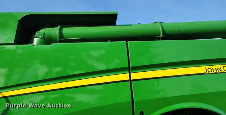 image for item EA2584 2019 John Deere  S760 combine