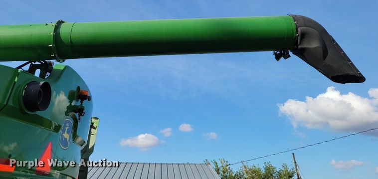 image for item EA2584 2019 John Deere  S760 combine