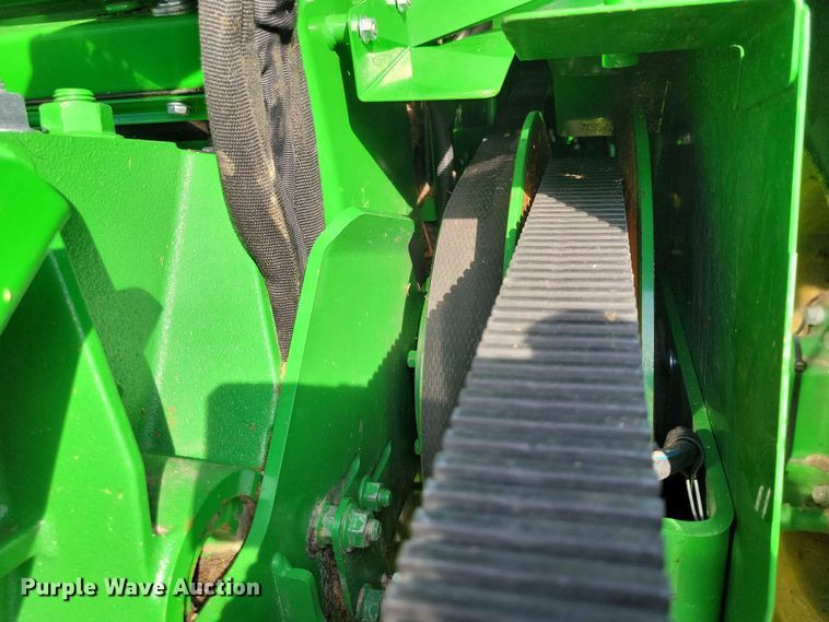 image for item EA2584 2019 John Deere  S760 combine