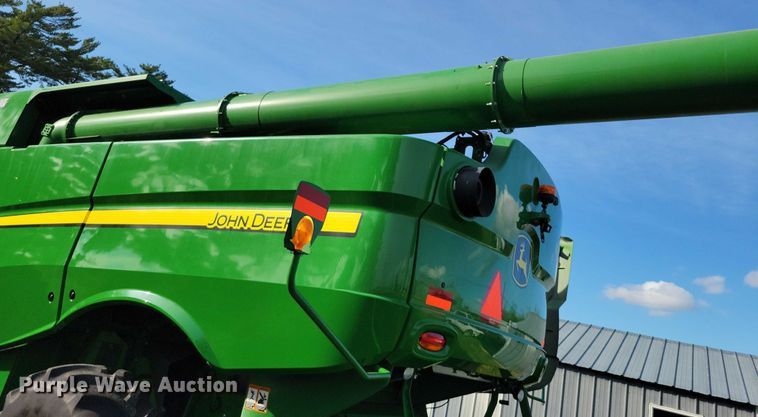 image for item EA2584 2019 John Deere  S760 combine