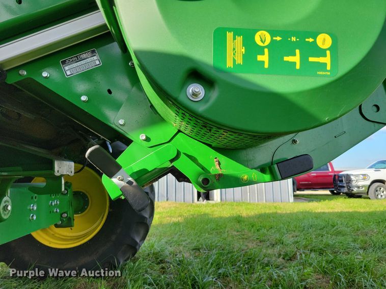 image for item EA2584 2019 John Deere  S760 combine