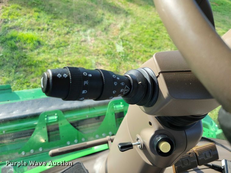 image for item EA2584 2019 John Deere  S760 combine