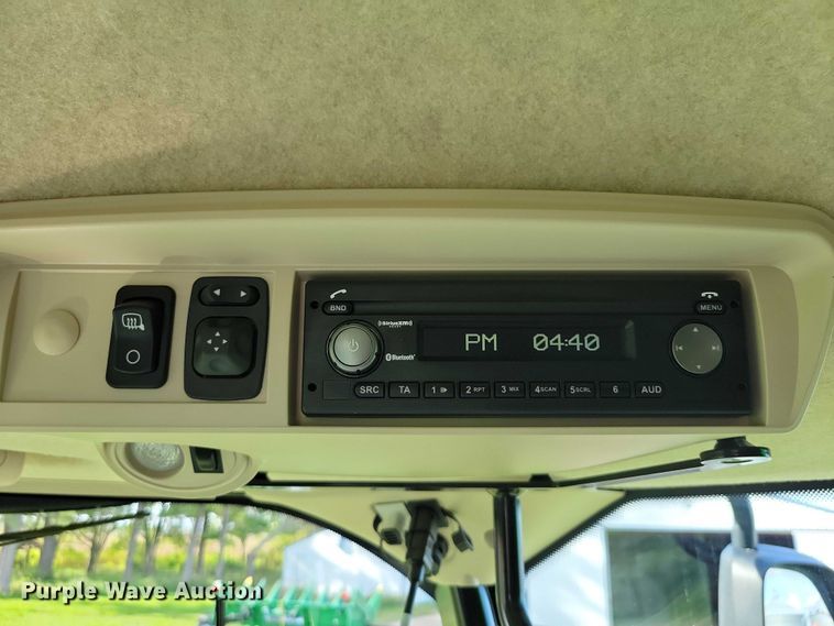 image for item EA2584 2019 John Deere  S760 combine