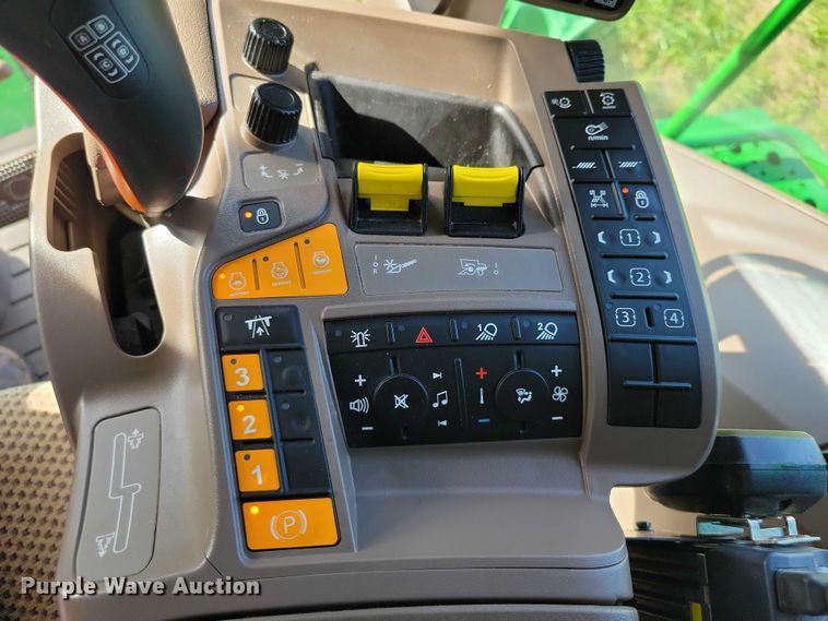 image for item EA2584 2019 John Deere  S760 combine