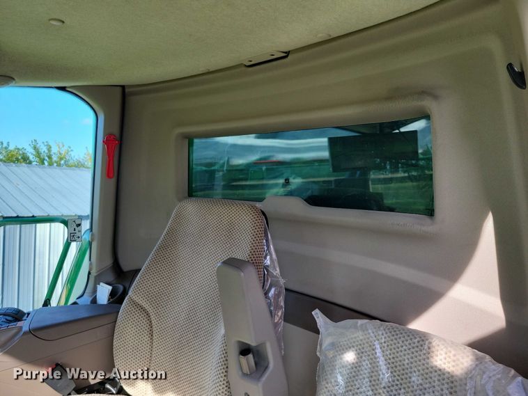 image for item EA2584 2019 John Deere  S760 combine