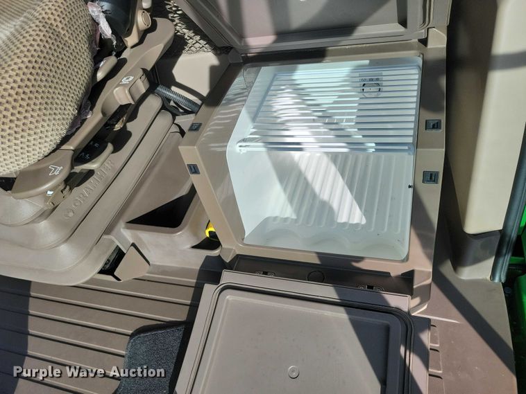 image for item EA2584 2019 John Deere  S760 combine