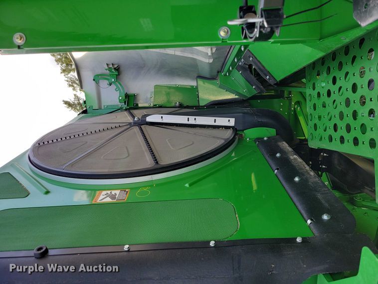 image for item EA2584 2019 John Deere  S760 combine