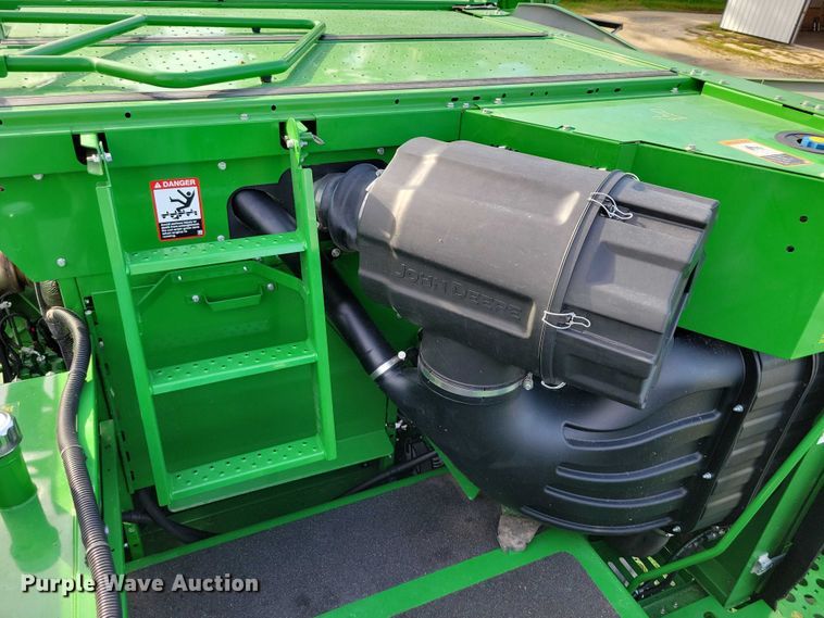 image for item EA2584 2019 John Deere  S760 combine
