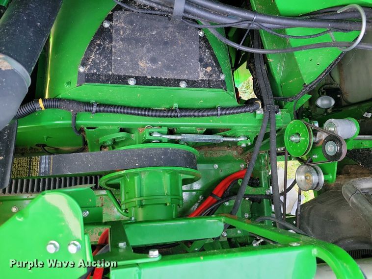image for item EA2584 2019 John Deere  S760 combine