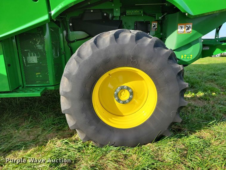 image for item EA2584 2019 John Deere  S760 combine