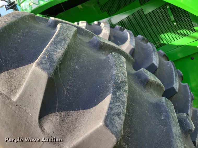 image for item EA2584 2019 John Deere  S760 combine