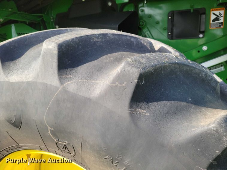 image for item EA2584 2019 John Deere  S760 combine