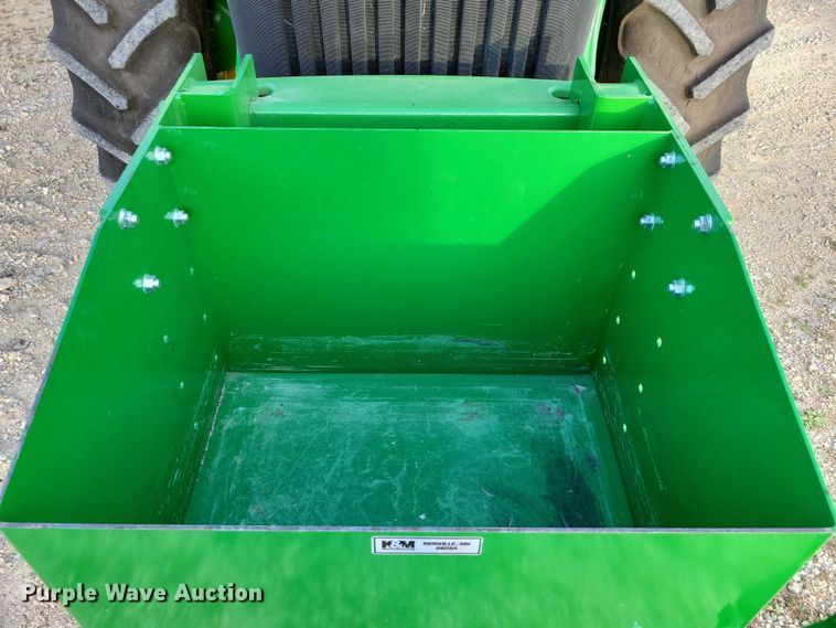 image for item EA2586 2003 John Deere  8320 MFWD tractor