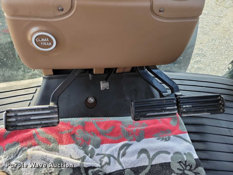 image for item EA2586 2003 John Deere  8320 MFWD tractor