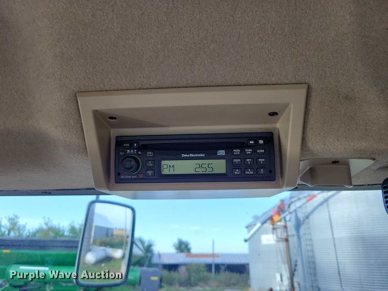 image for item EA2586 2003 John Deere  8320 MFWD tractor