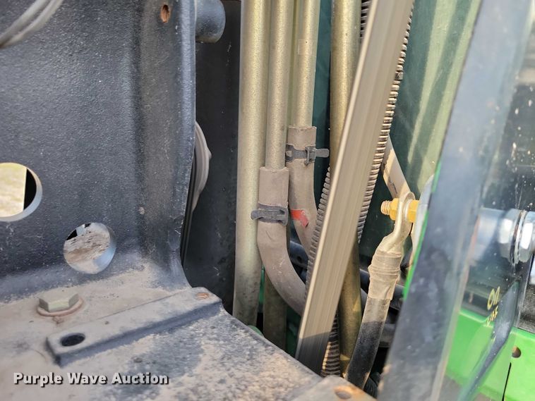 image for item EA2586 2003 John Deere  8320 MFWD tractor