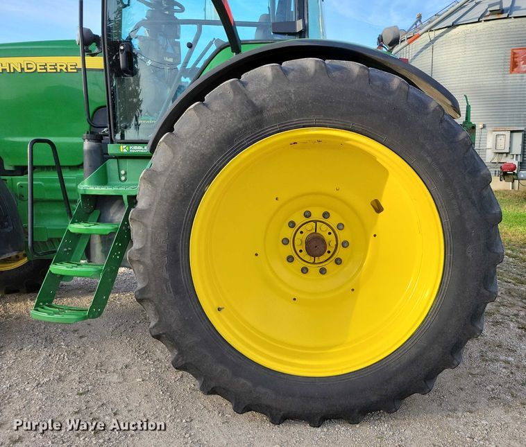image for item EA2586 2002 John Deere  8320 MFWD tractor