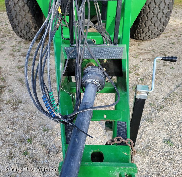 image for item EA2587 2013 Brent 882 grain cart