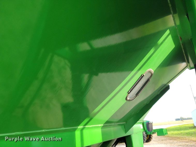 image for item EA2587 2013 Brent 882 grain cart