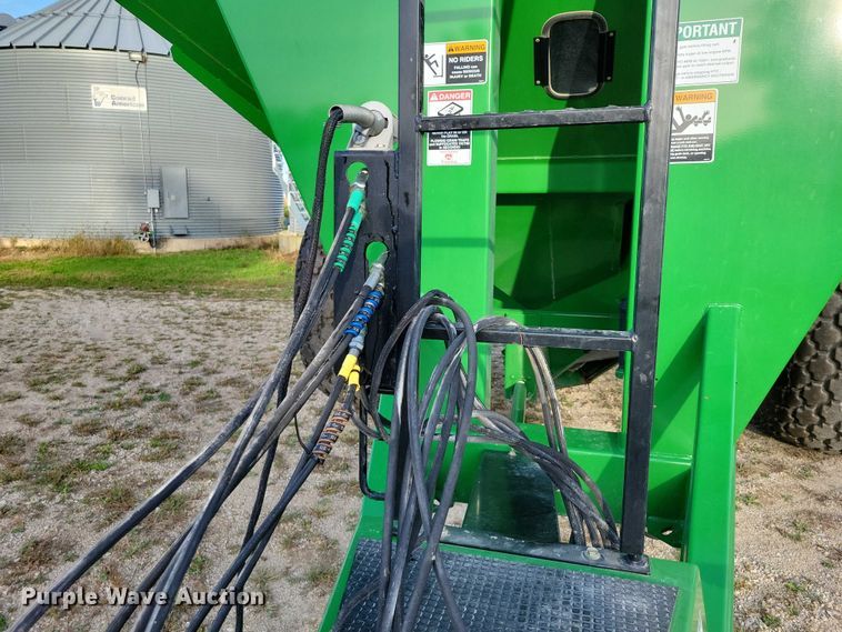 image for item EA2587 2013 Brent 882 grain cart