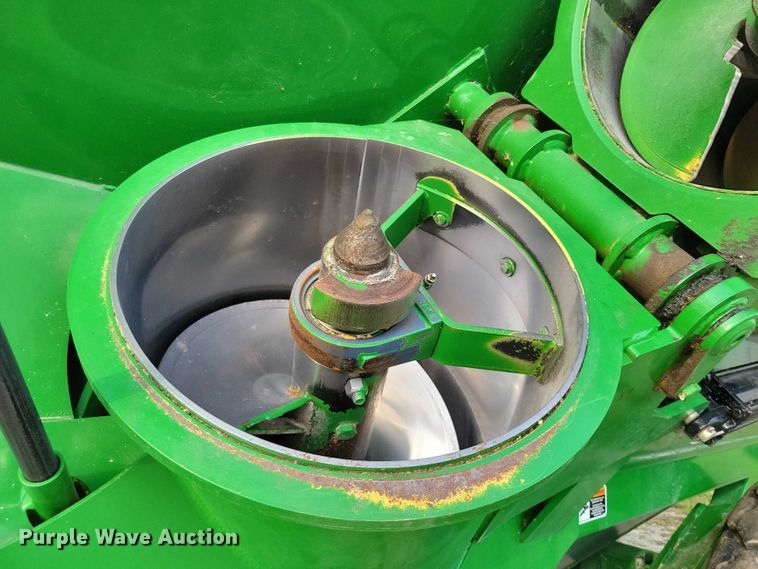 image for item EA2587 2013 Brent 882 grain cart