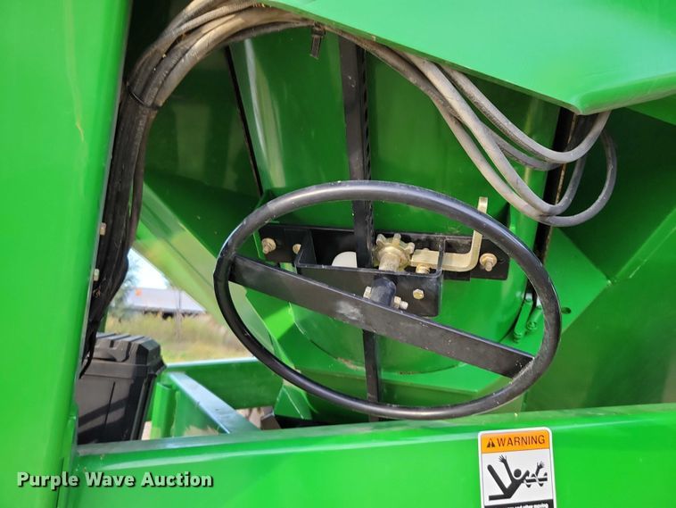 image for item EA2587 2013 Brent 882 grain cart