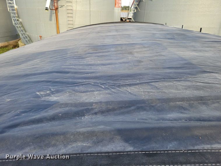 image for item EA2587 2013 Brent 882 grain cart