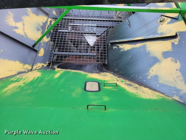 image for item EA2587 2013 Brent 882 grain cart